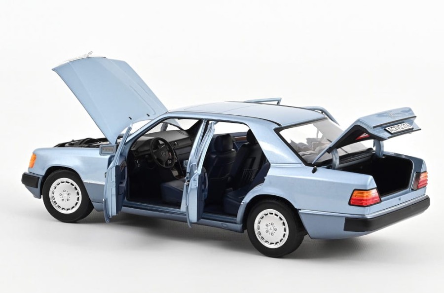 183945 Mercedes-Benz 230 E 1990 Light Blue metallic 02.jpg