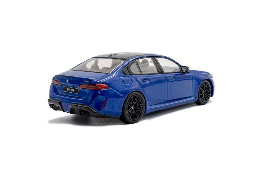 s4317551-bmw-m5-sedan-marina-bay-blue-2024-04.jpg