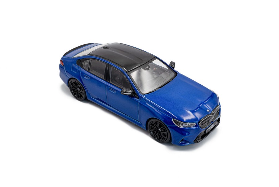 s4317551-bmw-m5-sedan-marina-bay-blue-2024-08.jpg
