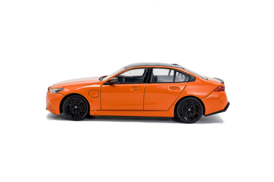 s4317552-bmw-m5-sedan-fire-orange-iii-2024-02.jpg