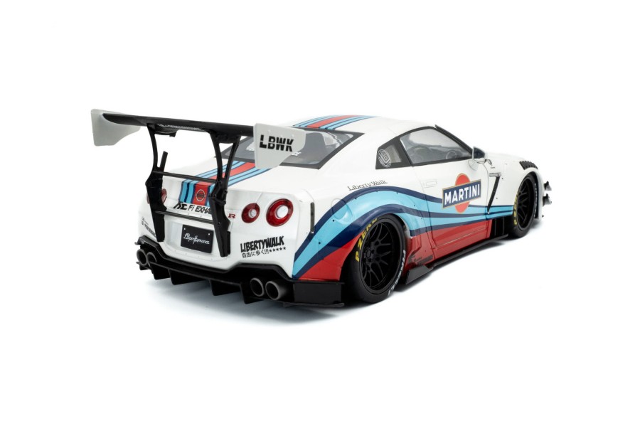 1-18-nissan-gt-r-r35-w-liberty-walk-body-kit-20-m-2024-04 S1805819.jpg