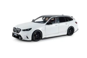 BMW M5 Touring 2025 Alpine White Solid Solido 1:18