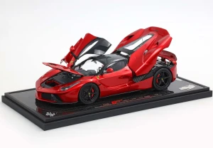 Ferrari LaFerrari 2012 Rosso F1 2007 Black roof - Real carbon base and display case L.E. 1/100 BBR 1:18