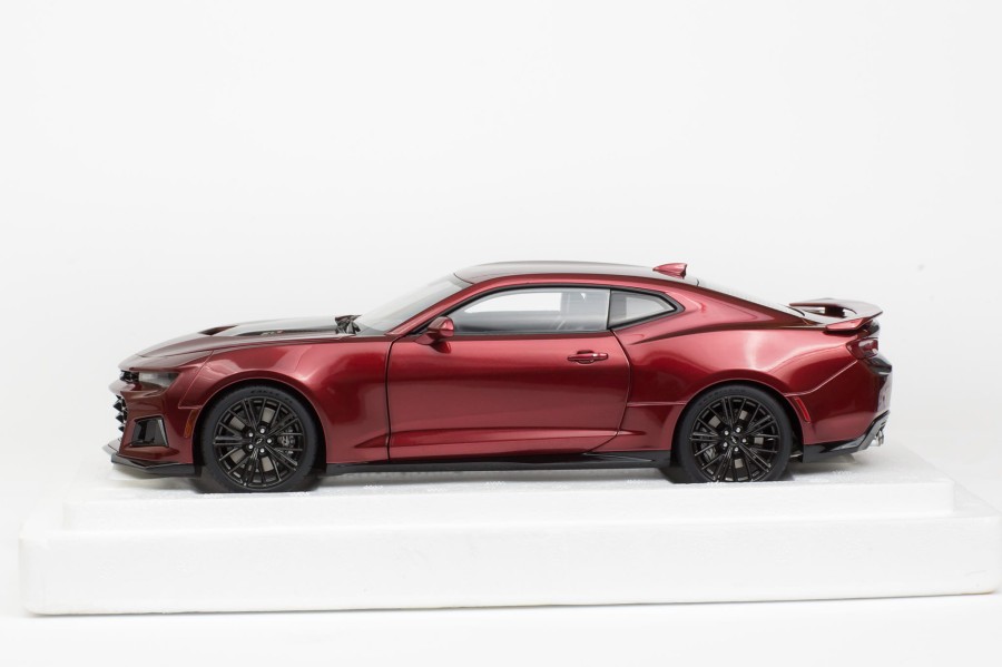 Autoart-71208-Chevrolet Camaro ZL1 2017 Garnet Red Tintcoat-04aaa.jpg