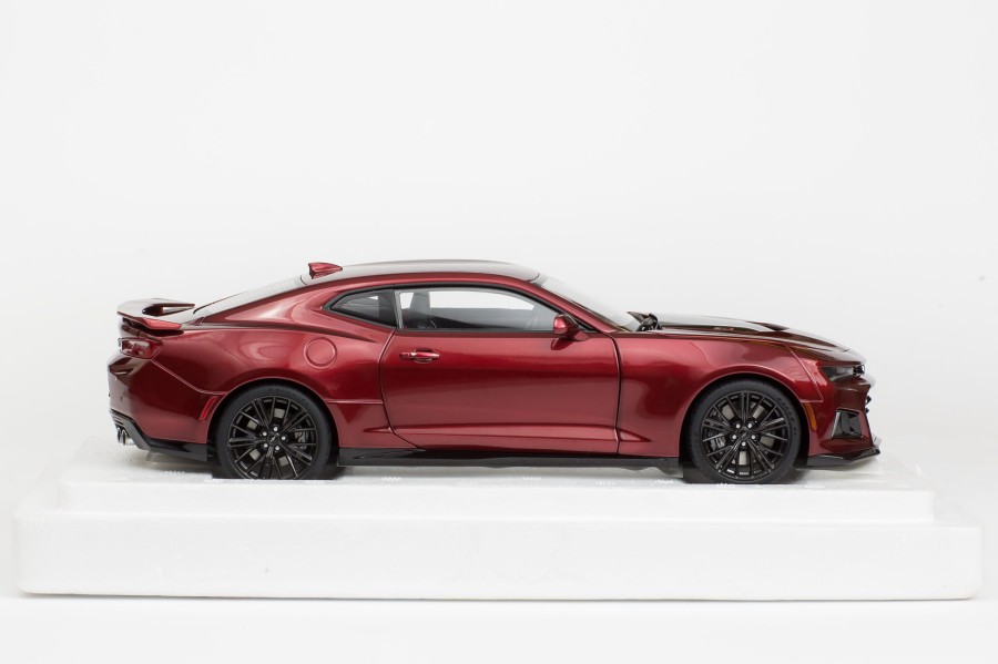 Autoart-71208-Chevrolet Camaro ZL1 2017 Garnet Red Tintcoat-05aaa.jpg