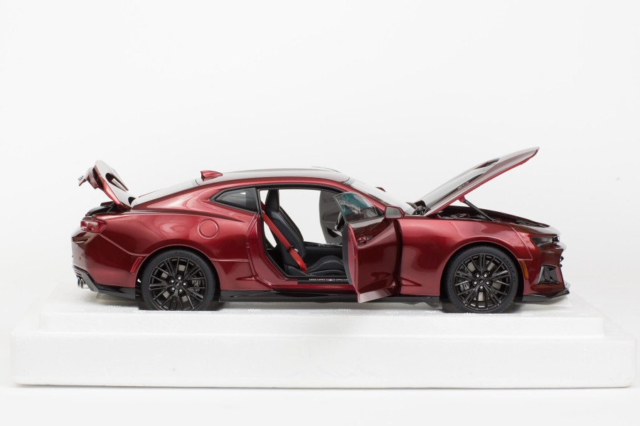 Autoart-71208-Chevrolet Camaro ZL1 2017 Garnet Red Tintcoat-09aaa.jpg